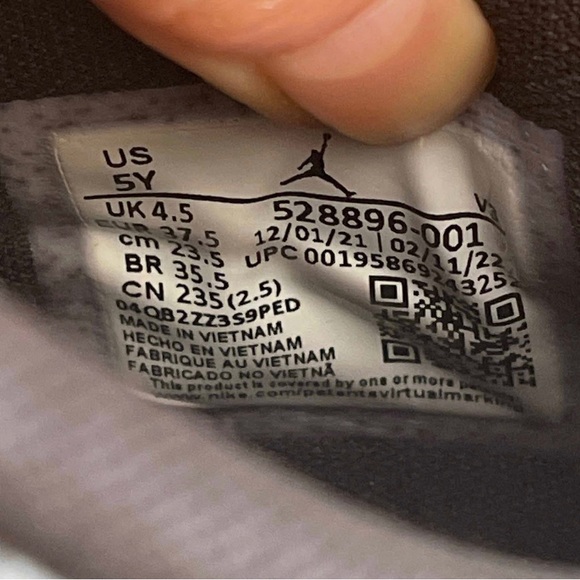 Air Jordan 11 Retro Low GS '72-10' (5Y/6.5W) 528896-001 - Picture 3 of 10